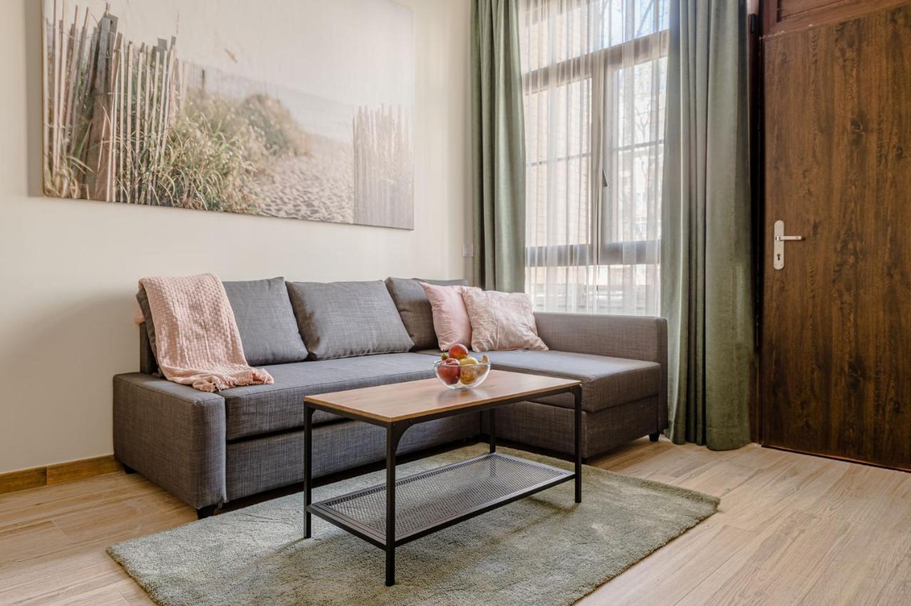 Simone Apartments Madrid Bagian luar foto