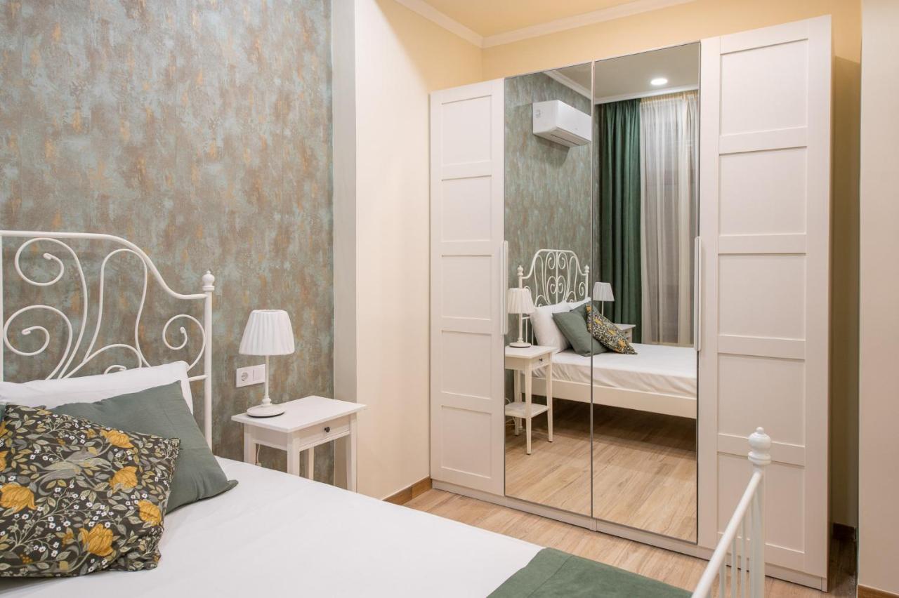 Simone Apartments Madrid Bagian luar foto