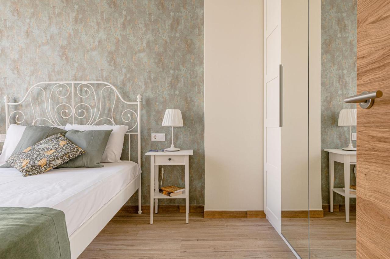 Simone Apartments Madrid Bagian luar foto