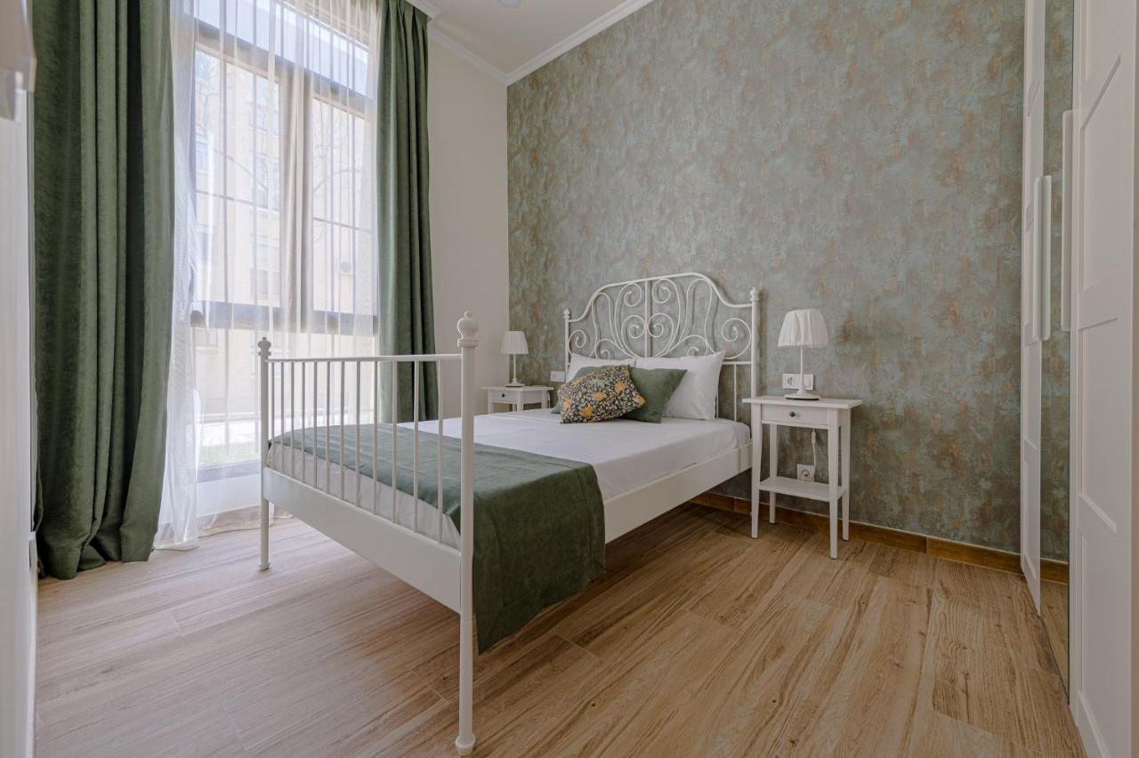 Simone Apartments Madrid Bagian luar foto